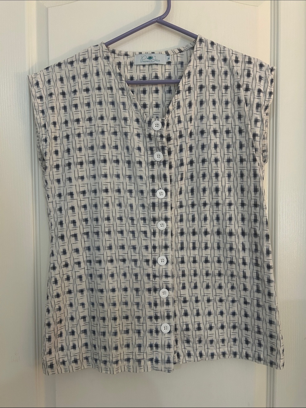 Passion Lilie White & Navy Patterned Button-Front Women's Top